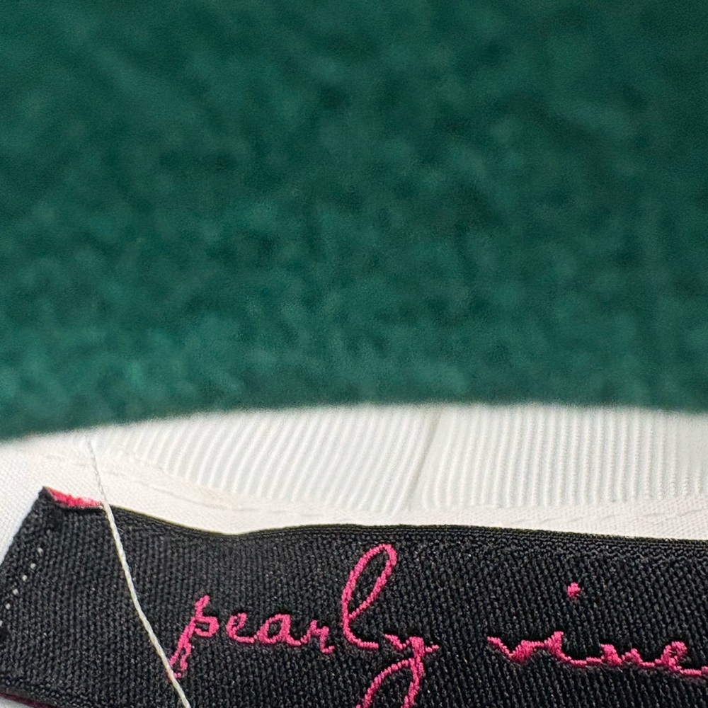White Button-Up Blouse Pearly Vine Brand - Picture 3 of 3